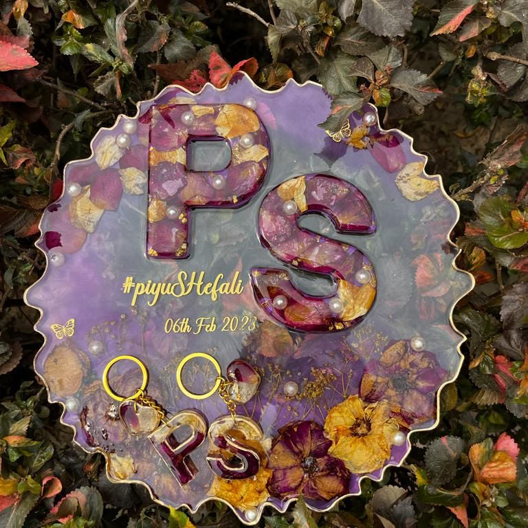 Rose Eternity: Zigzag Circle Frame with Couple's Initials