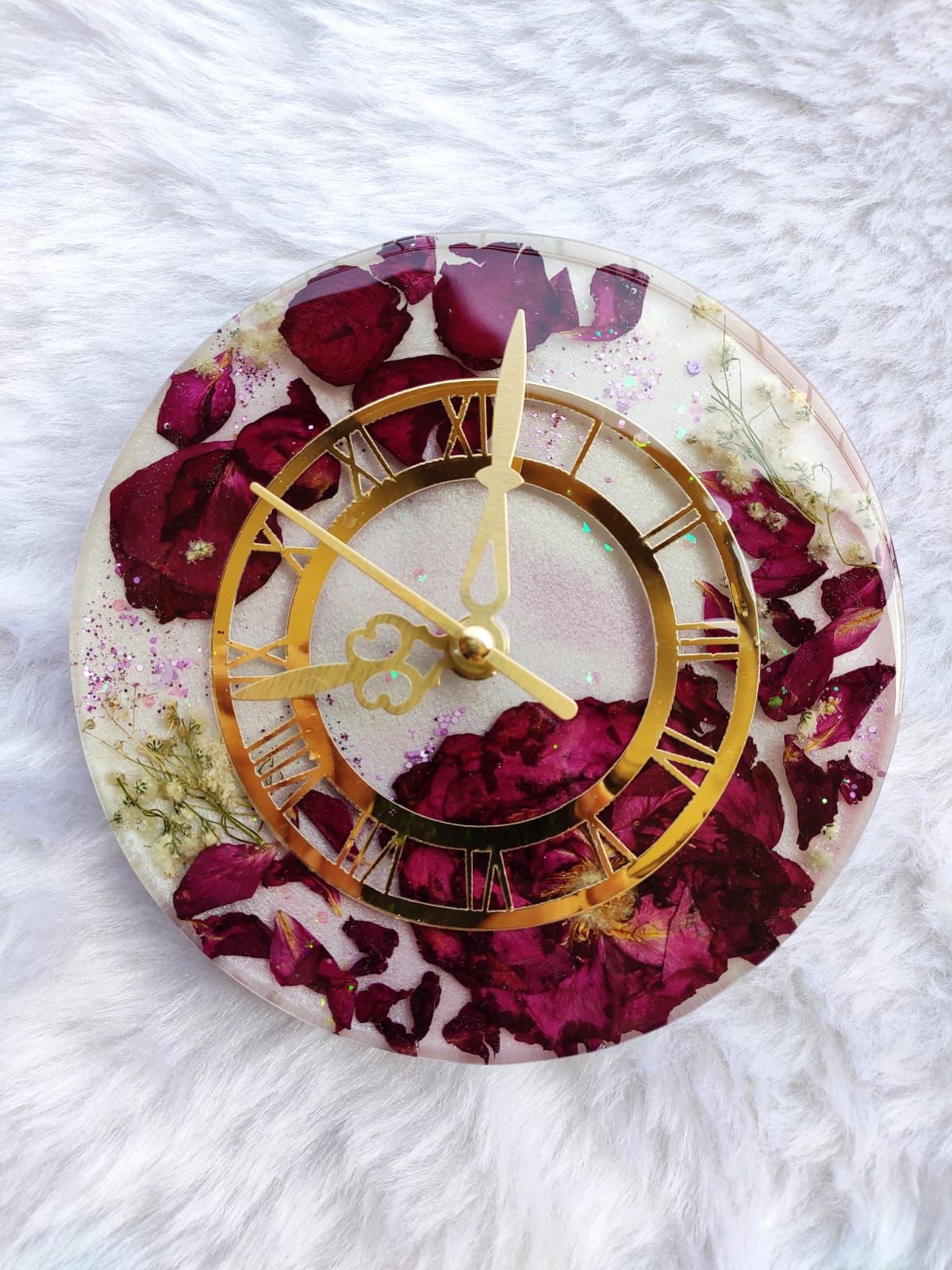 Vibrant Vines: Funky Resin Flower Preservation Clock