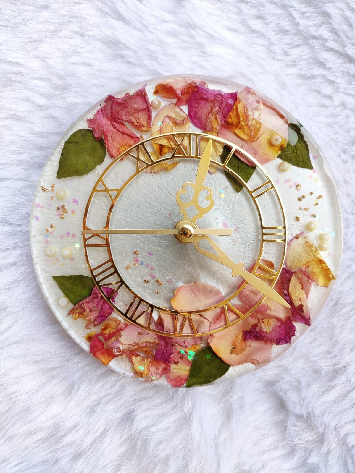 Vibrant Vines: Funky Resin Flower Preservation Clock