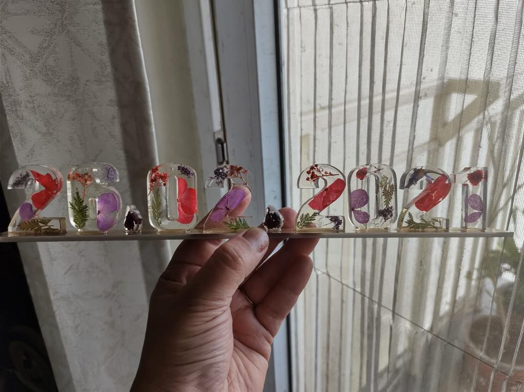 Enchanted Numerals: Resin Dried Flowers Number Memento