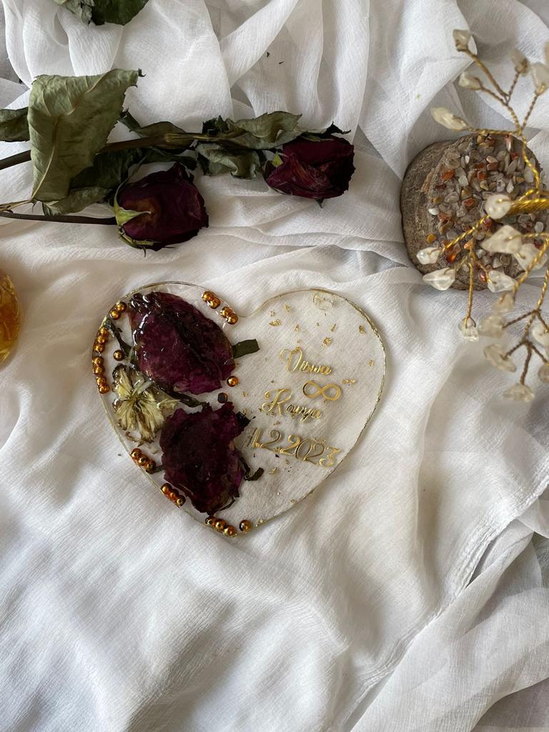 Infinite Devotion: Resin Heart-Shaped Rose Preservation with Custom Couple Name