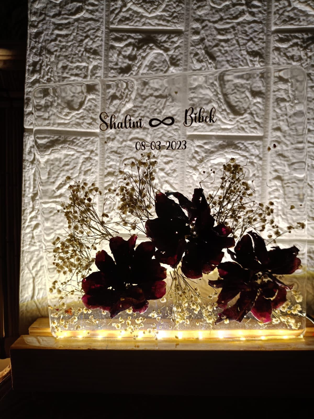 Luminescent Love: Personalized LED Resin Floral Stand