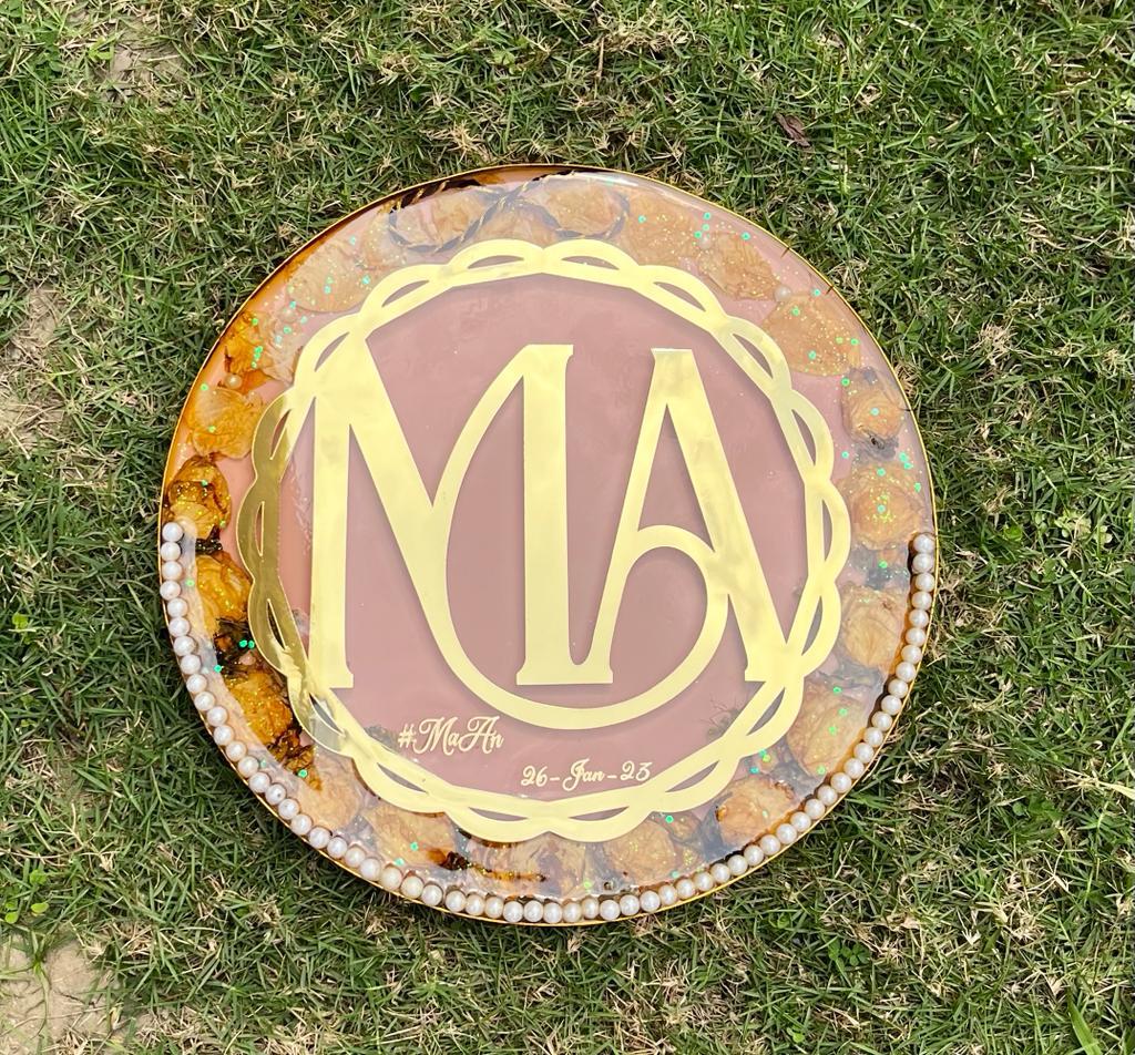 Initial Sparkle: Resin Pearl Frame with Couples Circle of Love
