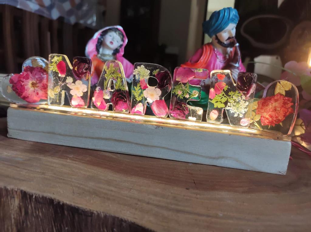 Garden Delight Custom Dried Flower Nightlight Name Lamp