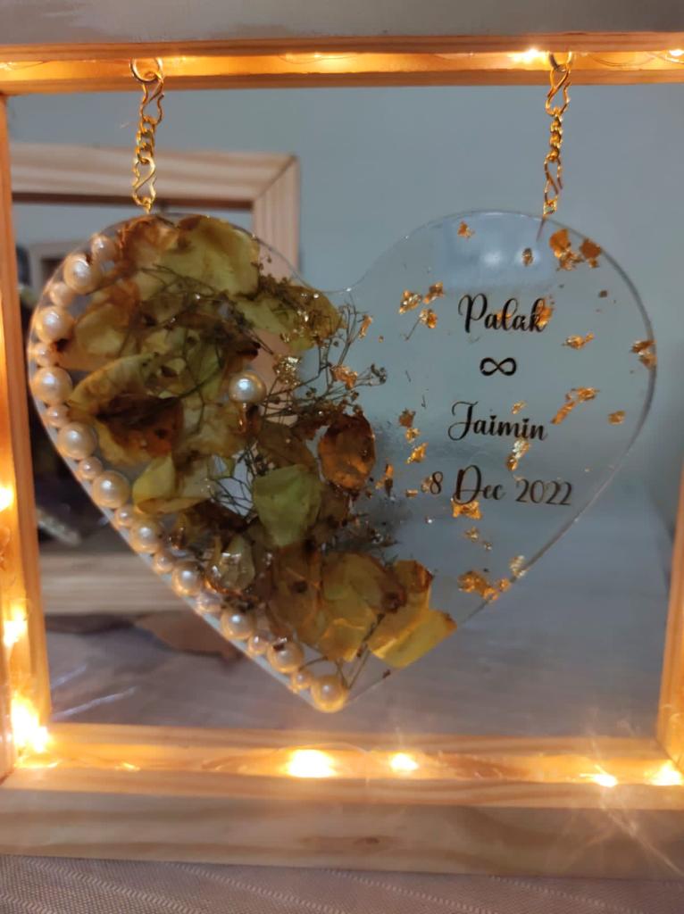 Pearl Blossom Delight: LED Hanging Heart with Resin Flowers and Pearls in a Whimsical Wooden Frame