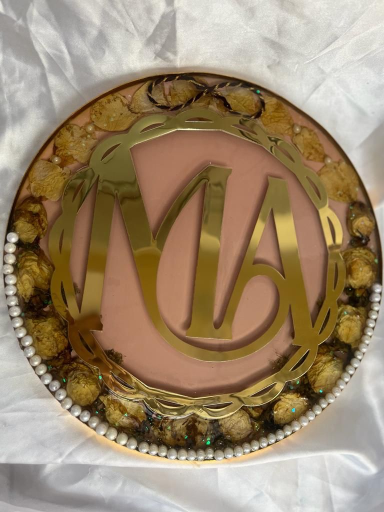 Initial Sparkle: Resin Pearl Frame with Couples Circle of Love