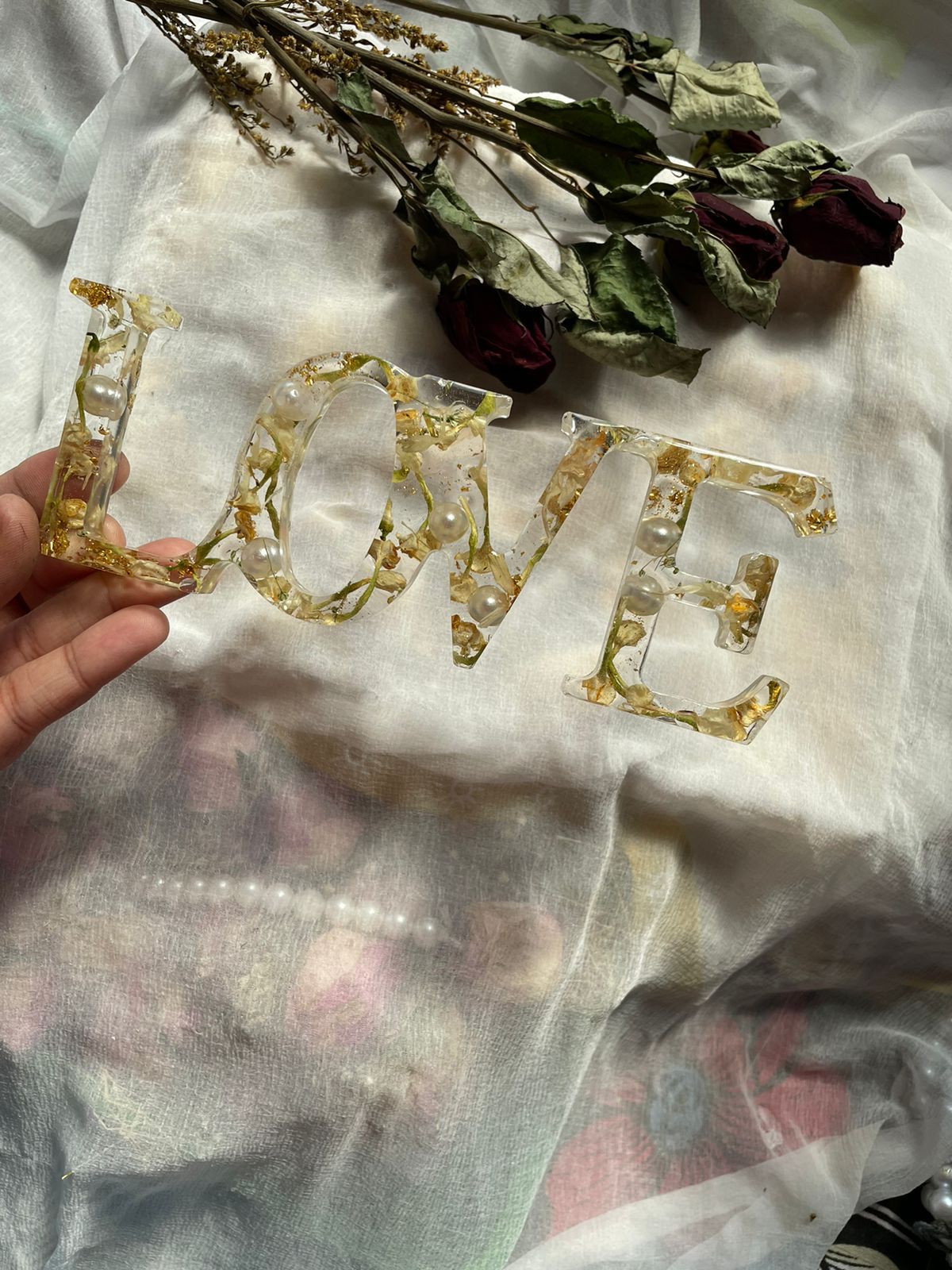 Sentimental Blooms: Resin Love Letter Sign with Immortalized Petals