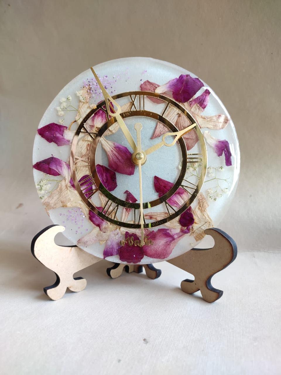 Preserved Beauty Resin Table Clock