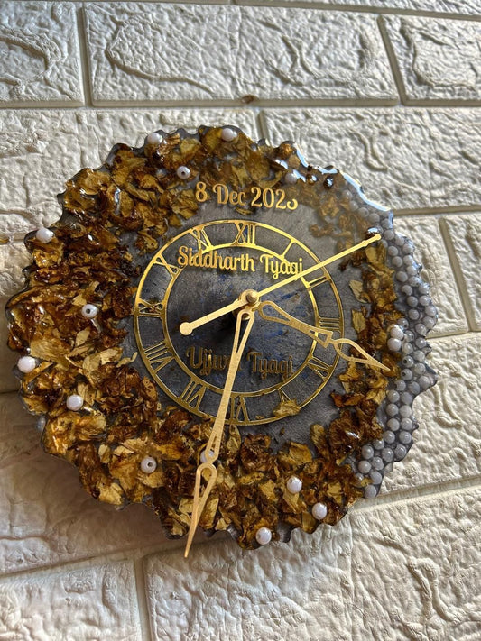 Personalized Resin Clock with Gold Flakes and Decorative Elements