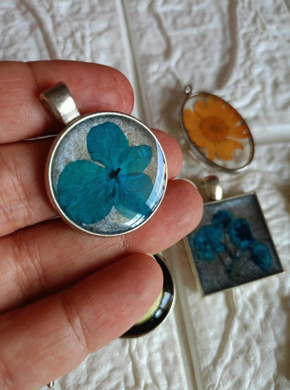 Resin Circle Shaped Pendant with Blue Flower Inclusion