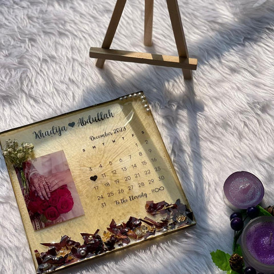 Eternal Moment Resin Wedding Calendar Frame