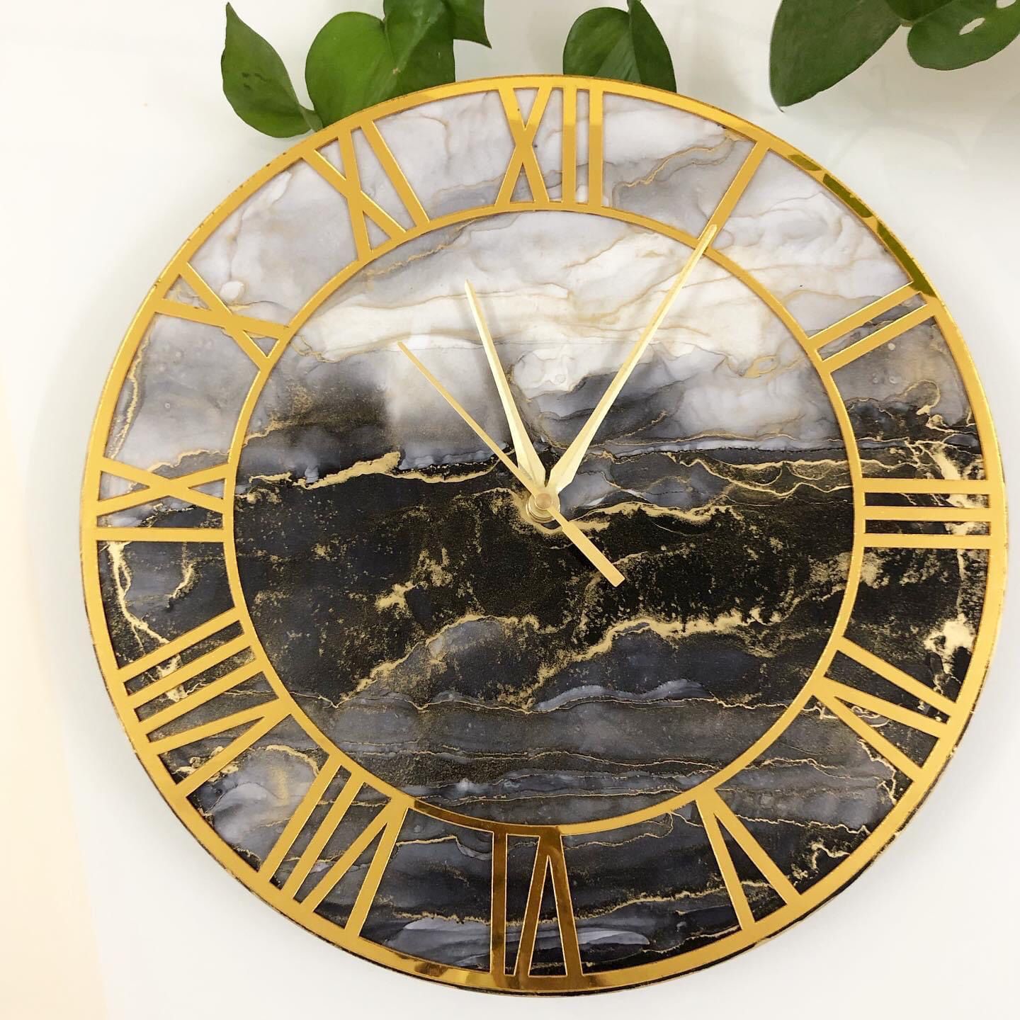 Ultimate Decorative Resin Wall Clock