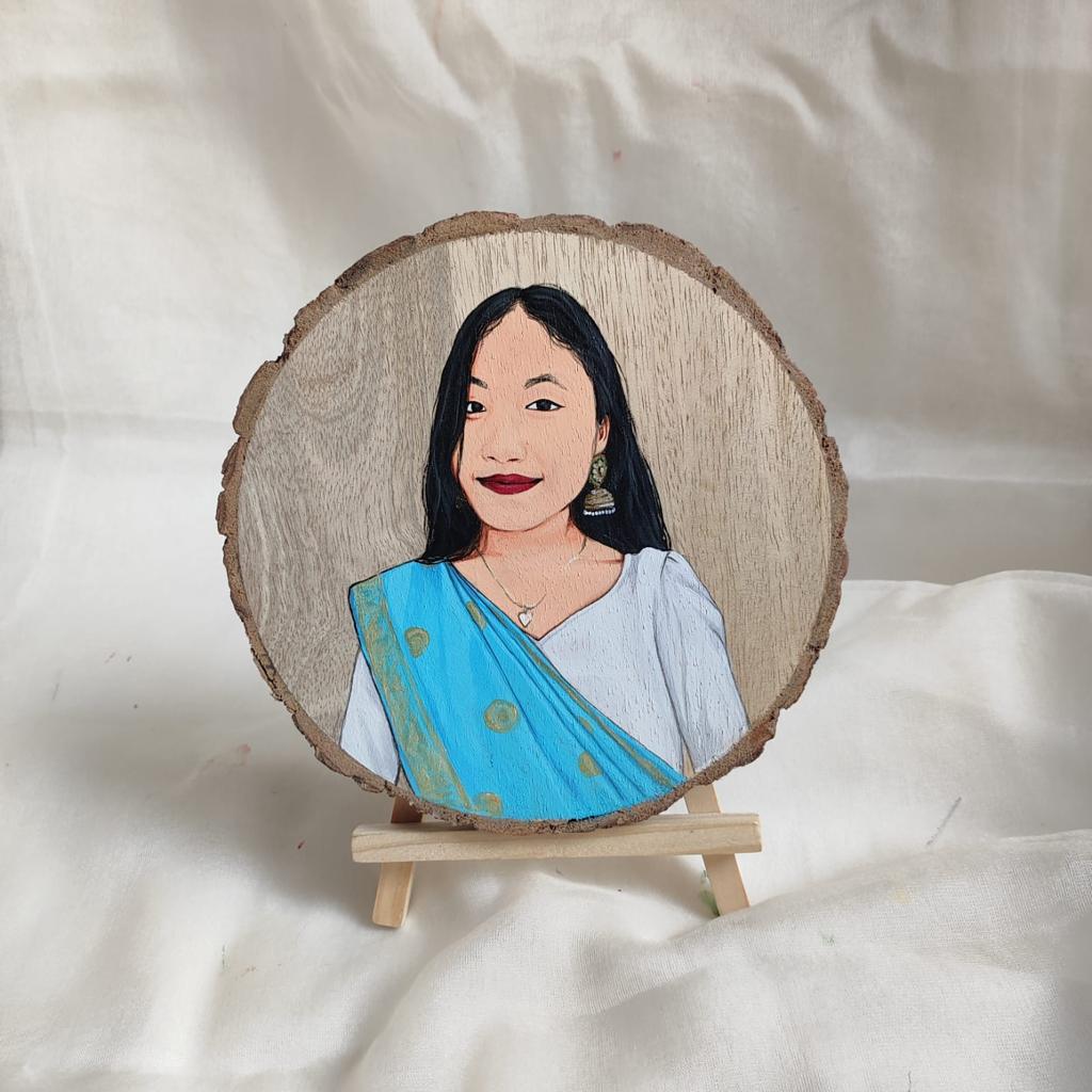 Mango Delight: Hand-Painted Single Figure on 6-Inch Wooden Slice