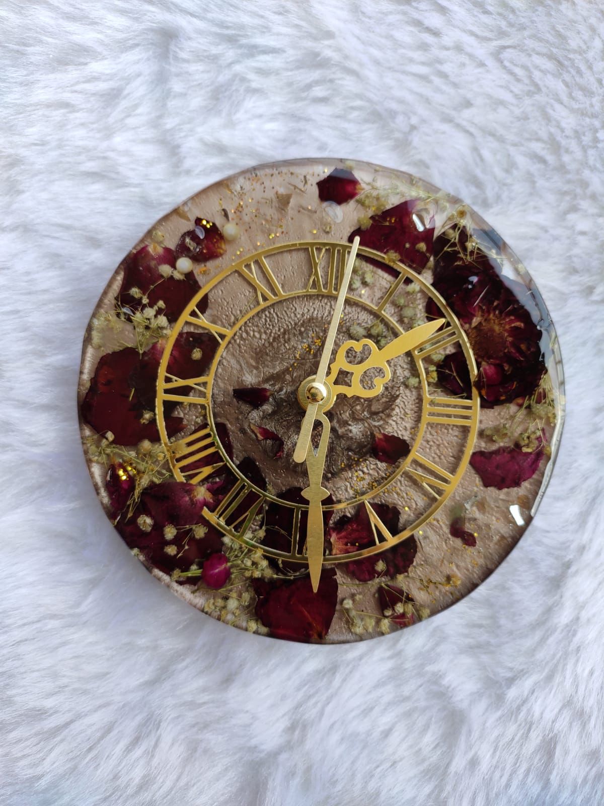 Vibrant Vines: Funky Resin Flower Preservation Clock