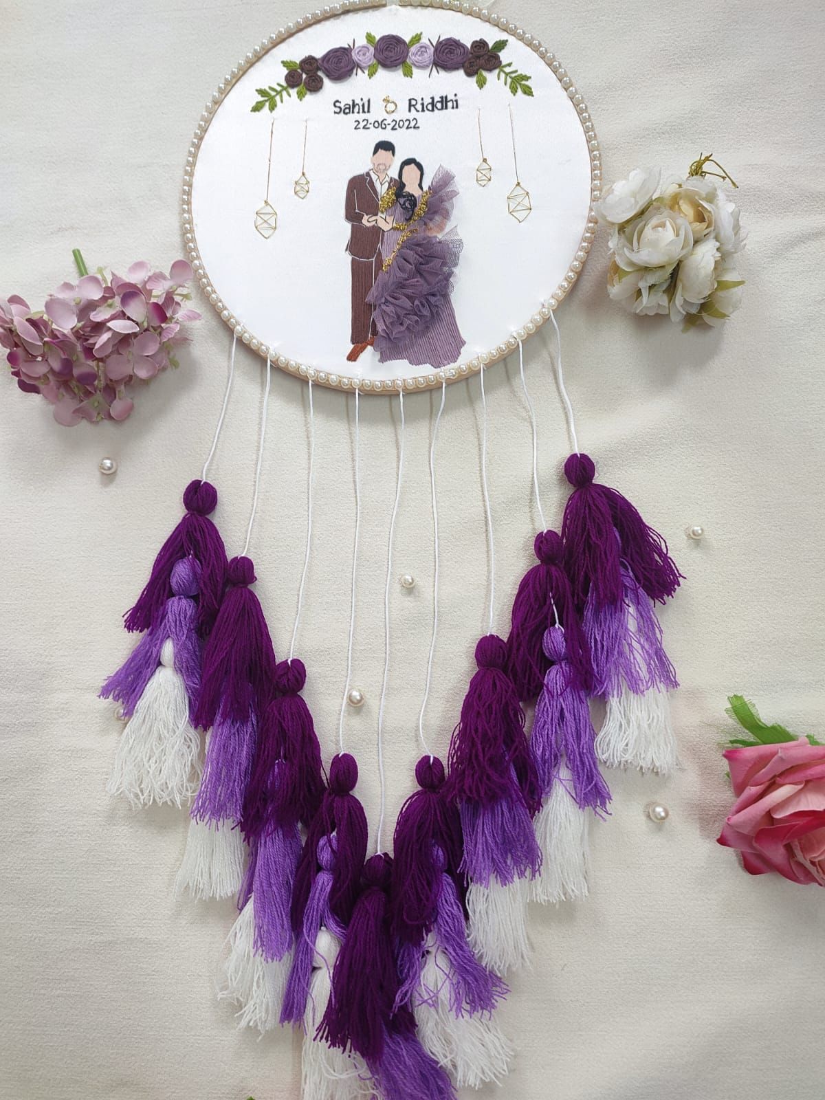 Stitched Together: Full Thread Couple Hoop Illustration in Delicate Detail