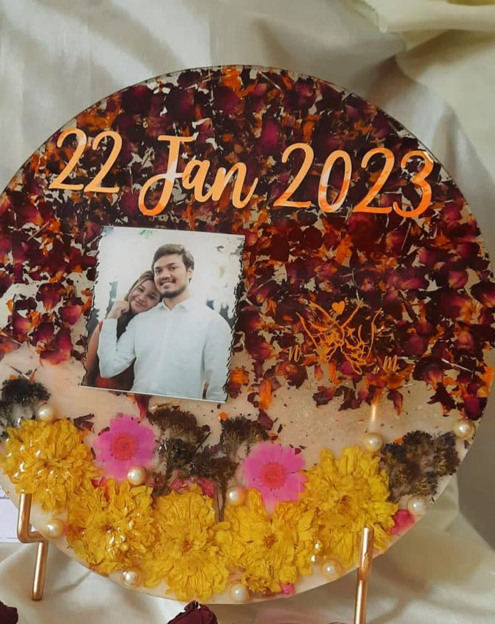 Loves Eternal Garden Flowers Preserved in Resin Round Couple Frame