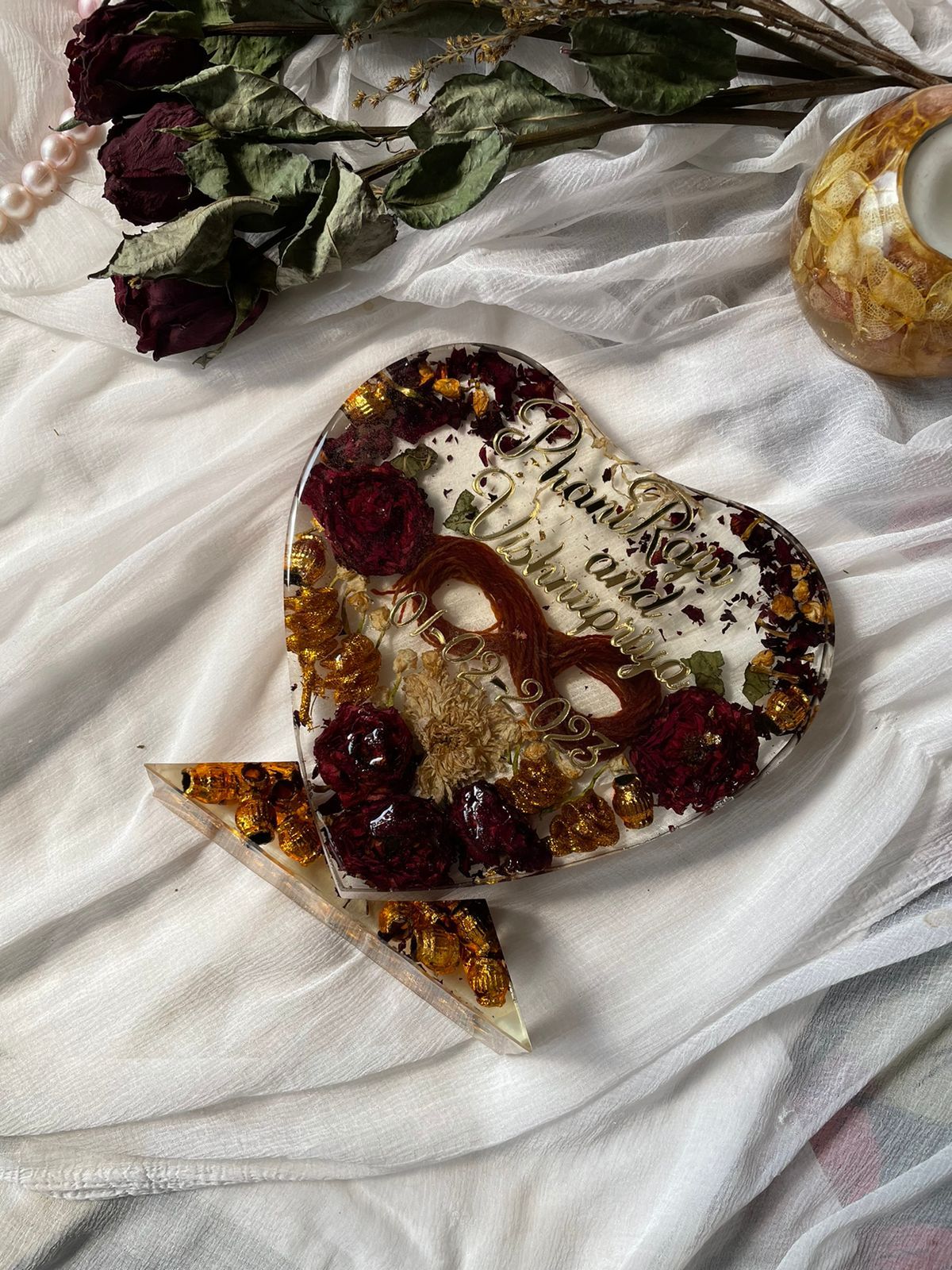 Hearts Delight: Resin Flower Preservation Heart on Resin Stand