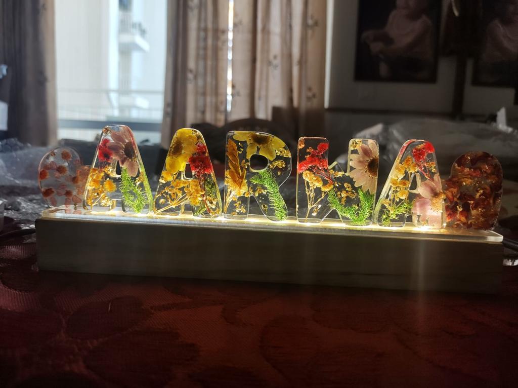 Garden Delight Custom Dried Flower Nightlight Name Lamp