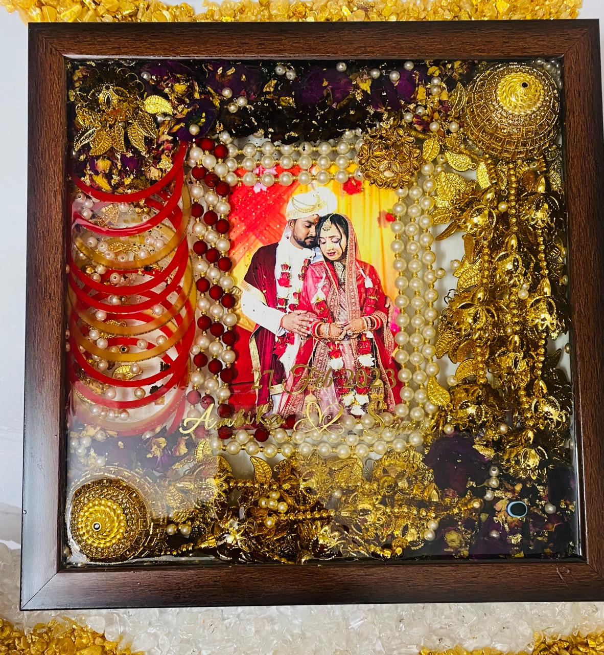 Lumina Floating varmala preservation resin Frame