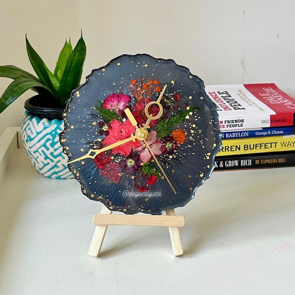 Serene Garden: Tranquil Flower Preserved Resin Table Clock