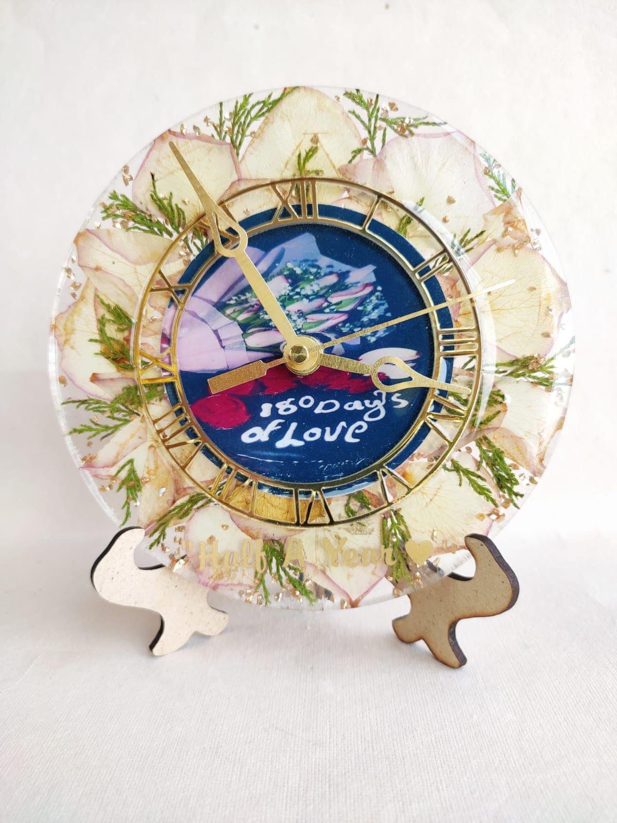 Bloom Timekeeper: Preserved Flower Resin Table Clock