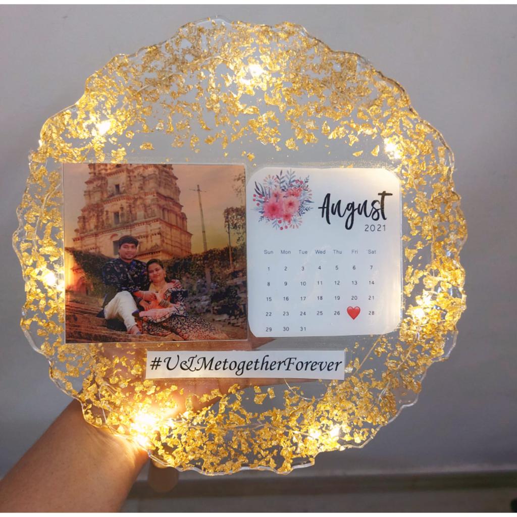 Shimmering Sentiments: Personalized LED Round Frame with Resin and Gold Flakes