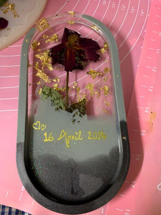 Serene Rose Tray: Resin Tray with Preserved Roses in Elegant Gray