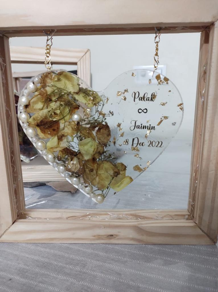 Pearl Blossom Delight: LED Hanging Heart with Resin Flowers and Pearls in a Whimsical Wooden Frame