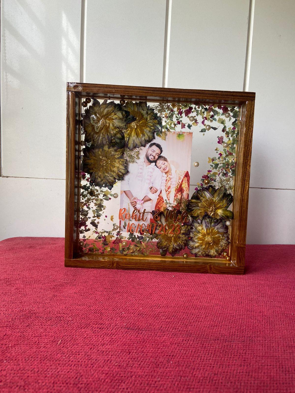 Beautiful varmala Flower Preservation In Wooden Frame