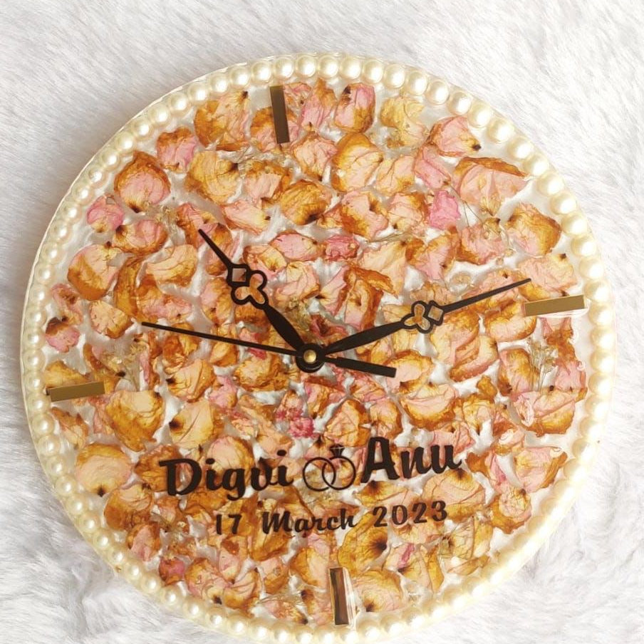 Pearlescent Blooms: Preserved Flower Resin Wall Clock (Round Shape)