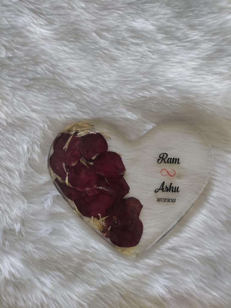 Floral Romance: Heart-shaped Coaster with Couples' Name and Preserved Rose Petals