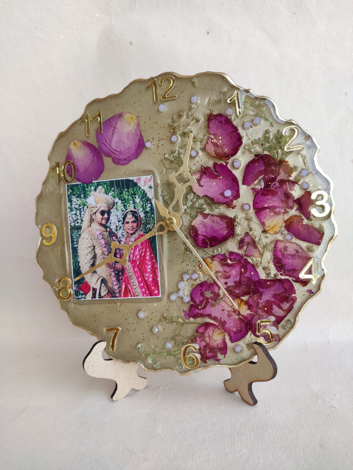 Everlasting Rose Blossom: Preserved Petals Resin Clock