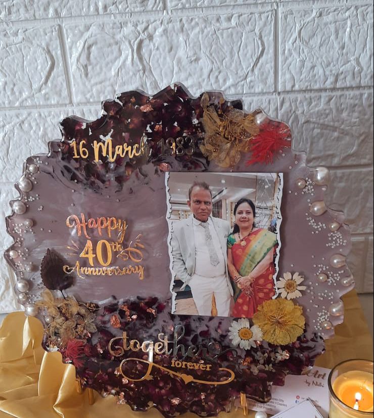 Forever Blooming Love Customized Resin Flowers Circle Frame for Anniversary Memories