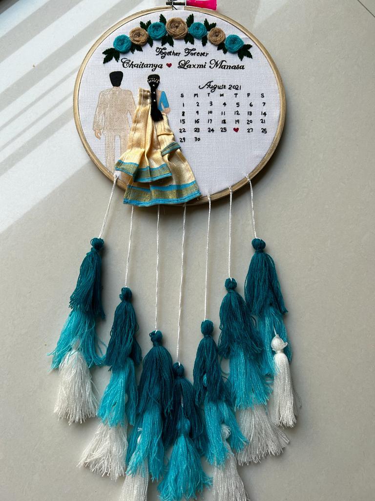 Tassel Tango: Exquisite Couple Embroidery Hoop Art with Tassels