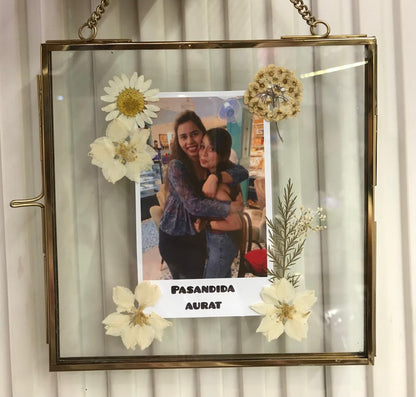 Pasandida Aurat Floral Photo Frame