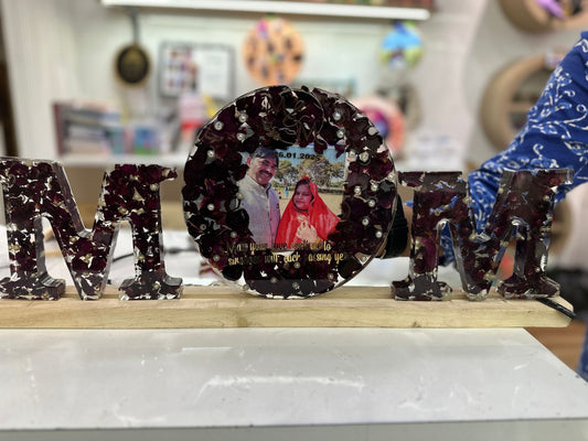 Personalized Resin 'MOM' Letters Decor with Photo Frame &amp; Preserved Flowers