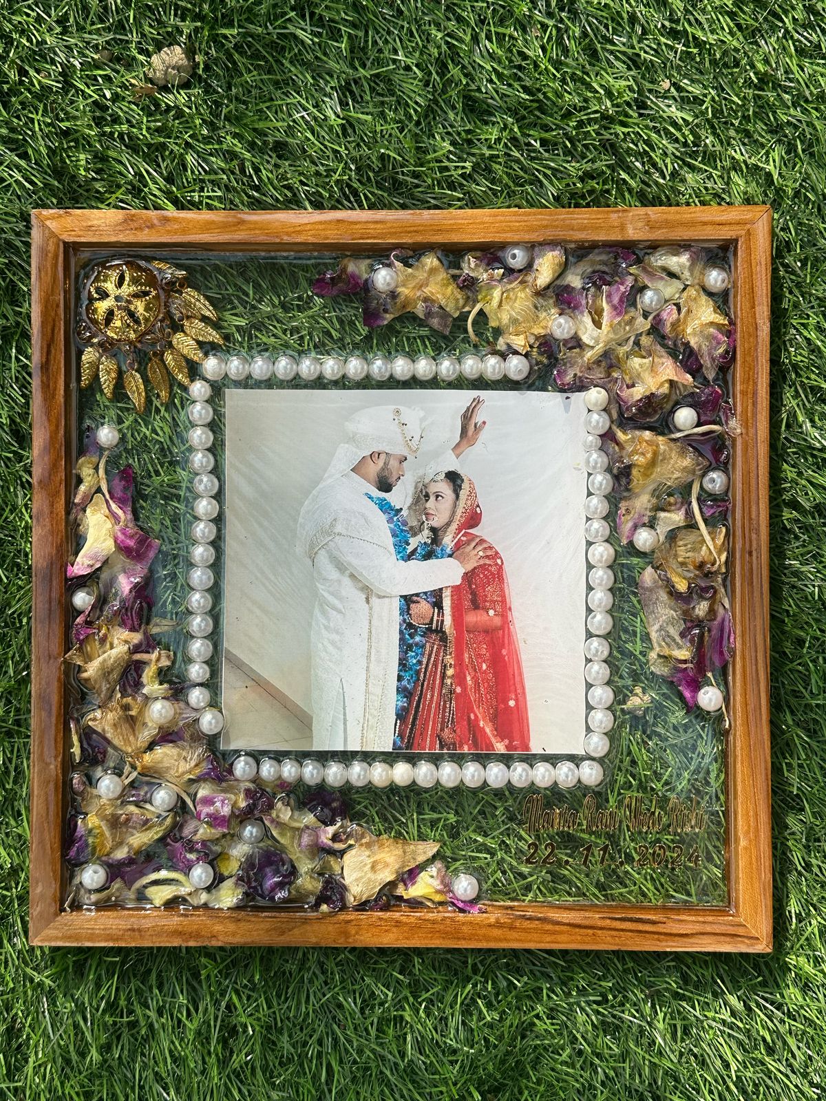 Personalized Resin Photo Frame with Preserved Flowers