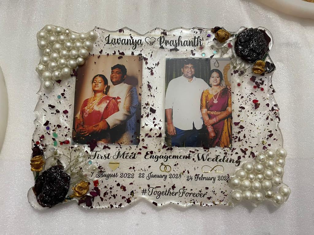 Enchanted Love: Resin Couple Photo Frame with Pearls and Engraved Names
