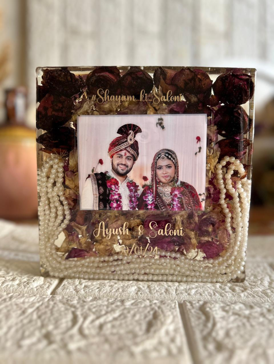 Floral Embrace" Resin Photo Frame