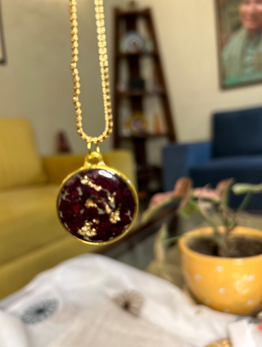 Crimson &amp; Gold" Resin Pendant Necklace