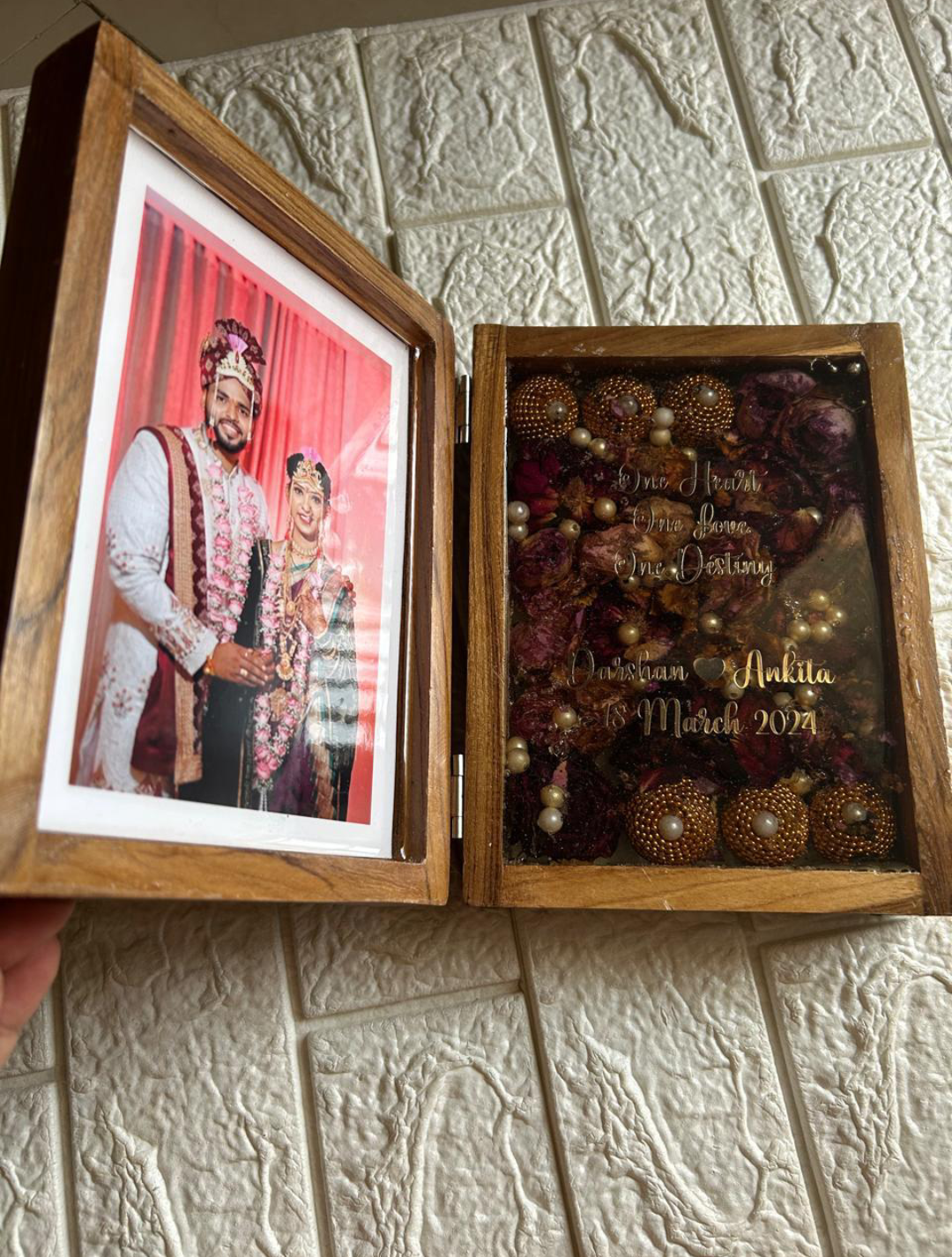 A resin art keepsake commemoratin