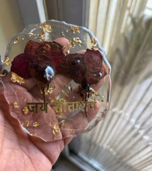 Resin Keepsake with "Jai Sitaram" Inscription and Floral Inclusions