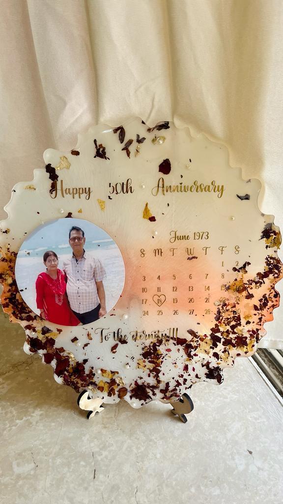 Customized Resin Wedding Date Calendar
