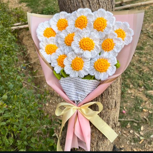 Crochet Sun-Kissed Daisies bouquet