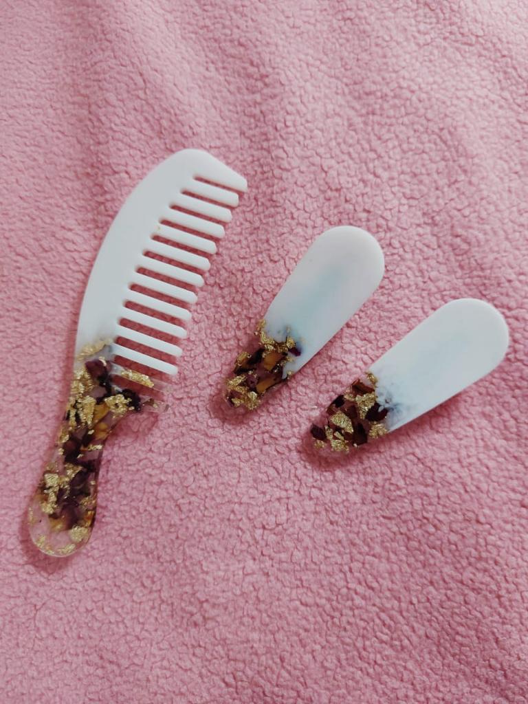 Graceful Accents: Lovely Resin Comb and Clips