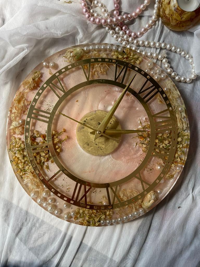 Pearl Garden: Opulent Resin Wall Clock with a Fusion of Pearls and Blossoming Flowers