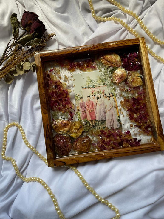 Garden of Memories Epoxy Resin Flower Preservation Frame Celebrating Family Love