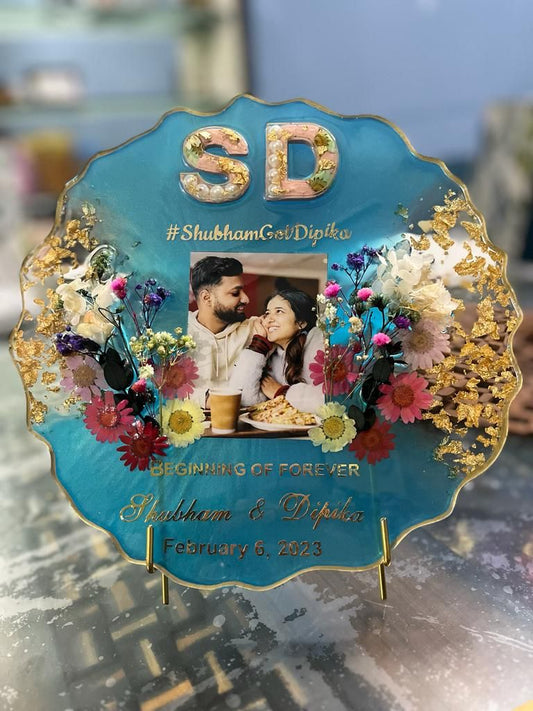 Love's Reflection: Resin Flowers Preserved Couple Photo Frame