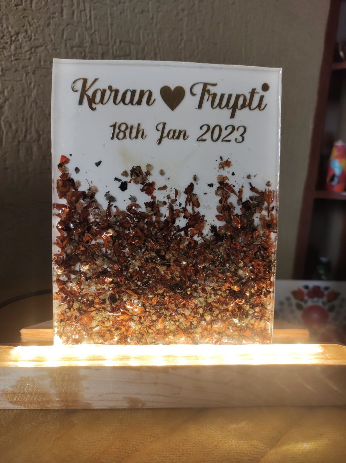 Customized Resin Flower Preservation with Led Wooden Stand