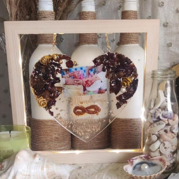 Vibrant Reflections: LED Hanging Heart with Picture in Wooden Frame
